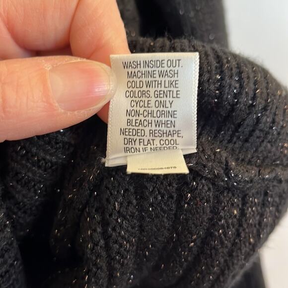 Dana Buchman Asymmetrical Hem Tunic Sweater Size L Black w/ Gold Metallic Thread - Picture 5 of 7